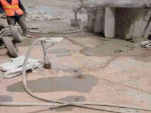 天长水泥混凝土路面板底注浆技术 路面脱空注浆整治方案